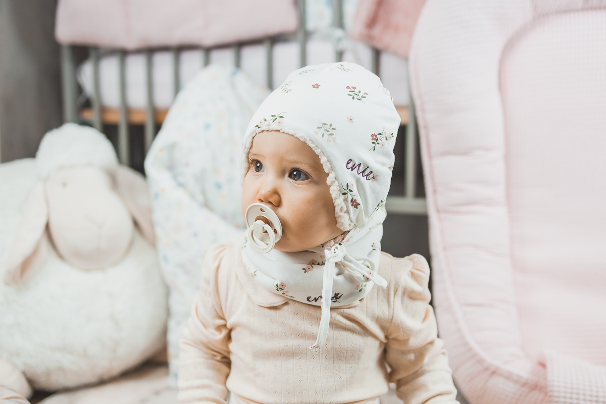 enie baby Dětská čepice zimní 0-3m FLOWERS CREME
