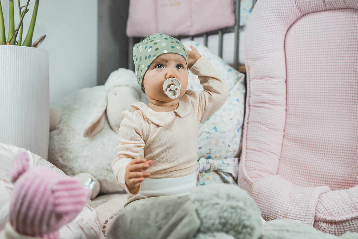 enie baby Dětská čepice 1-3m DOTS OLIVE