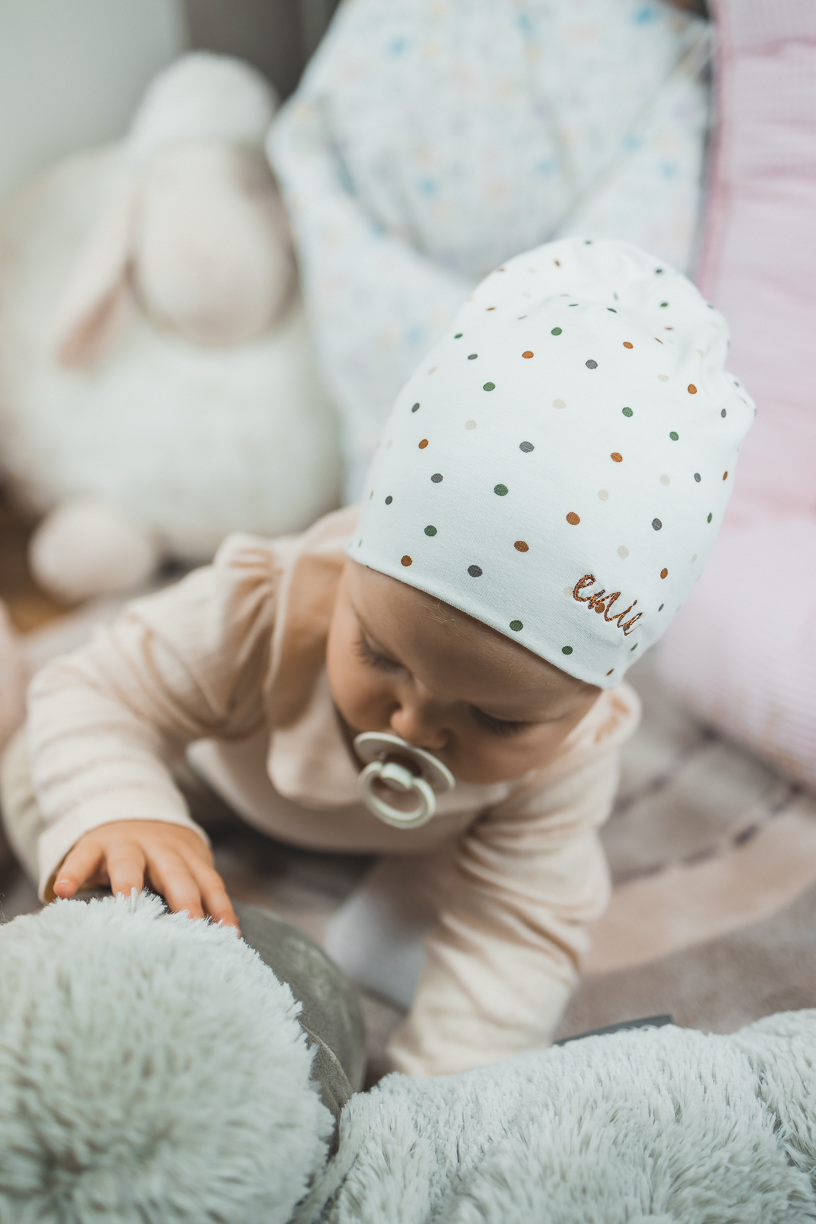enie baby Dětská čepice 6-9m DOTS CREME