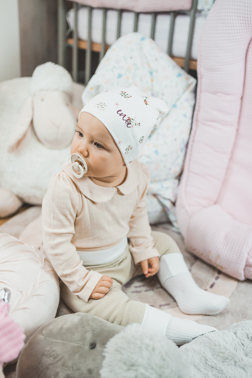 enie baby Dětská čepice 0-1m FLOWERS CREME