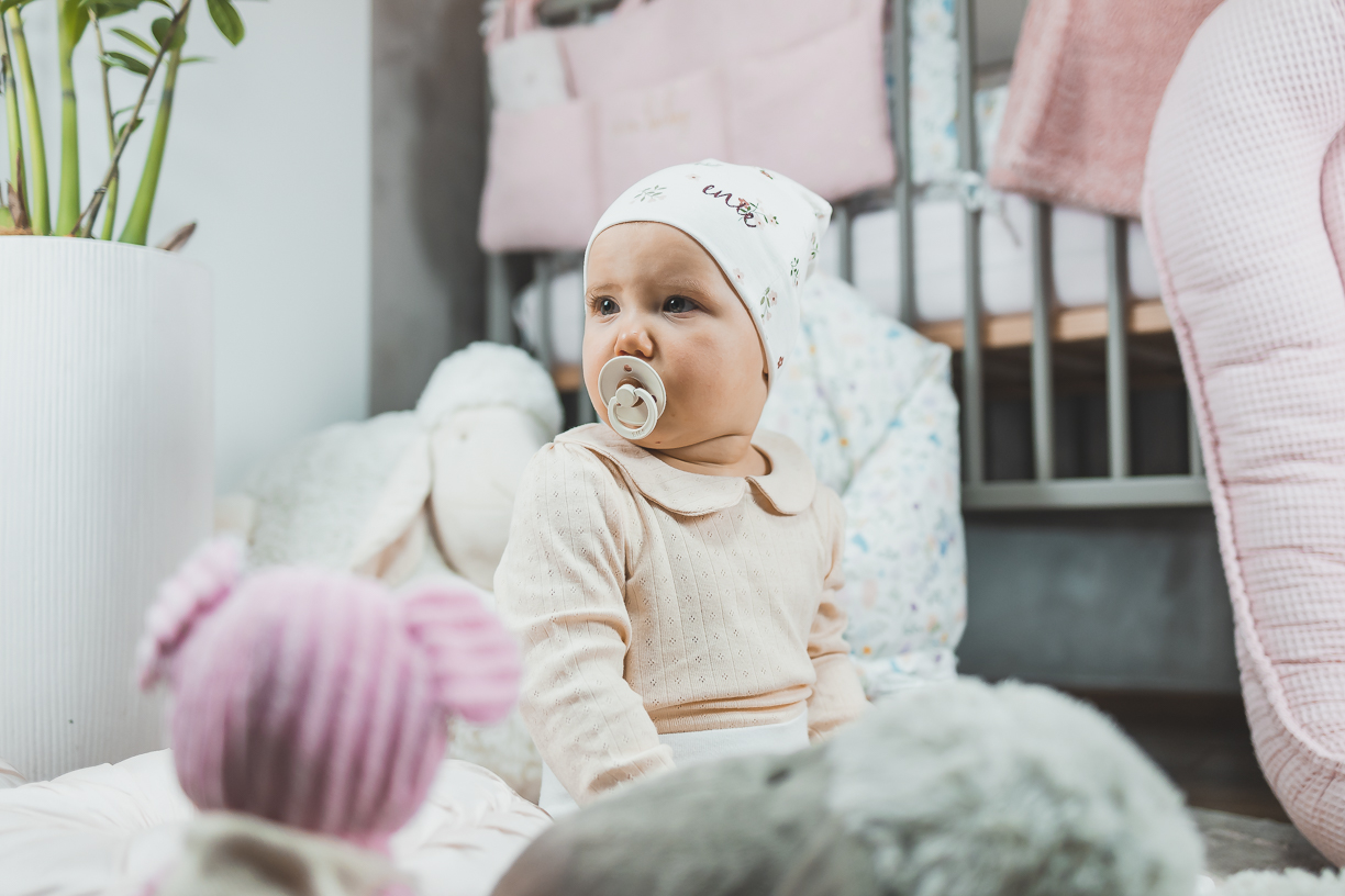 enie baby Dětská čepice 6-9m FLOWERS CREME