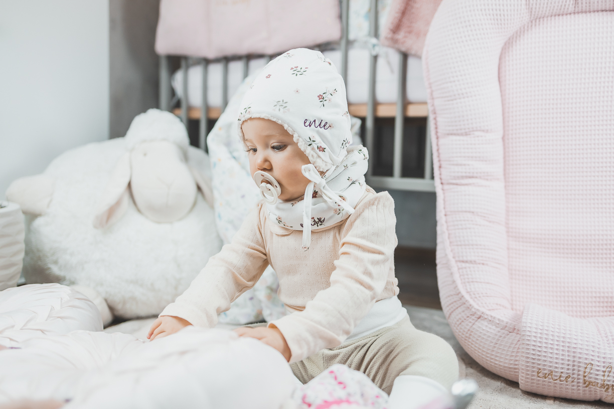 enie baby  Dětská čepice zimní 0-3m FLOWERS CREME