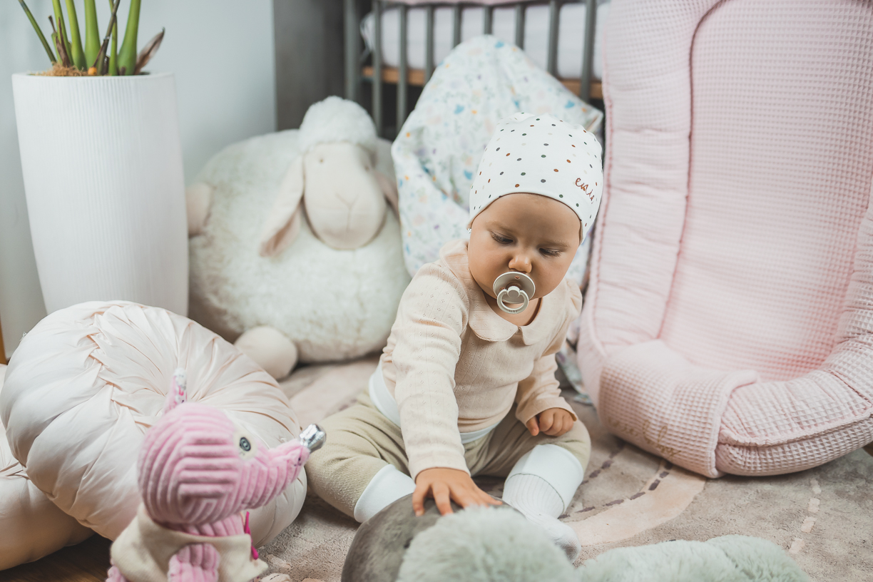 enie baby Dětská čepice 6-9m DOTS CREME