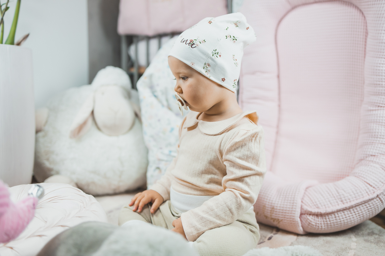 enie baby Dětská čepice 16-20m FLOWERS CREME