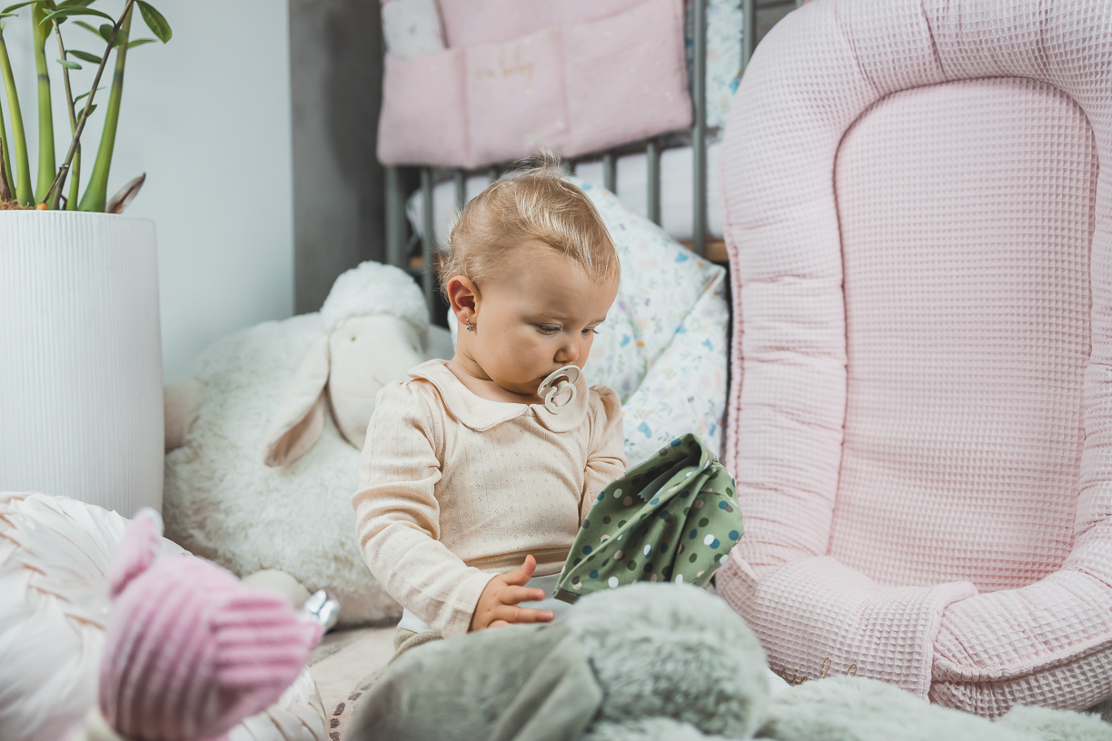 enie baby Dětská čepice 3-6m DOTS OLIVE