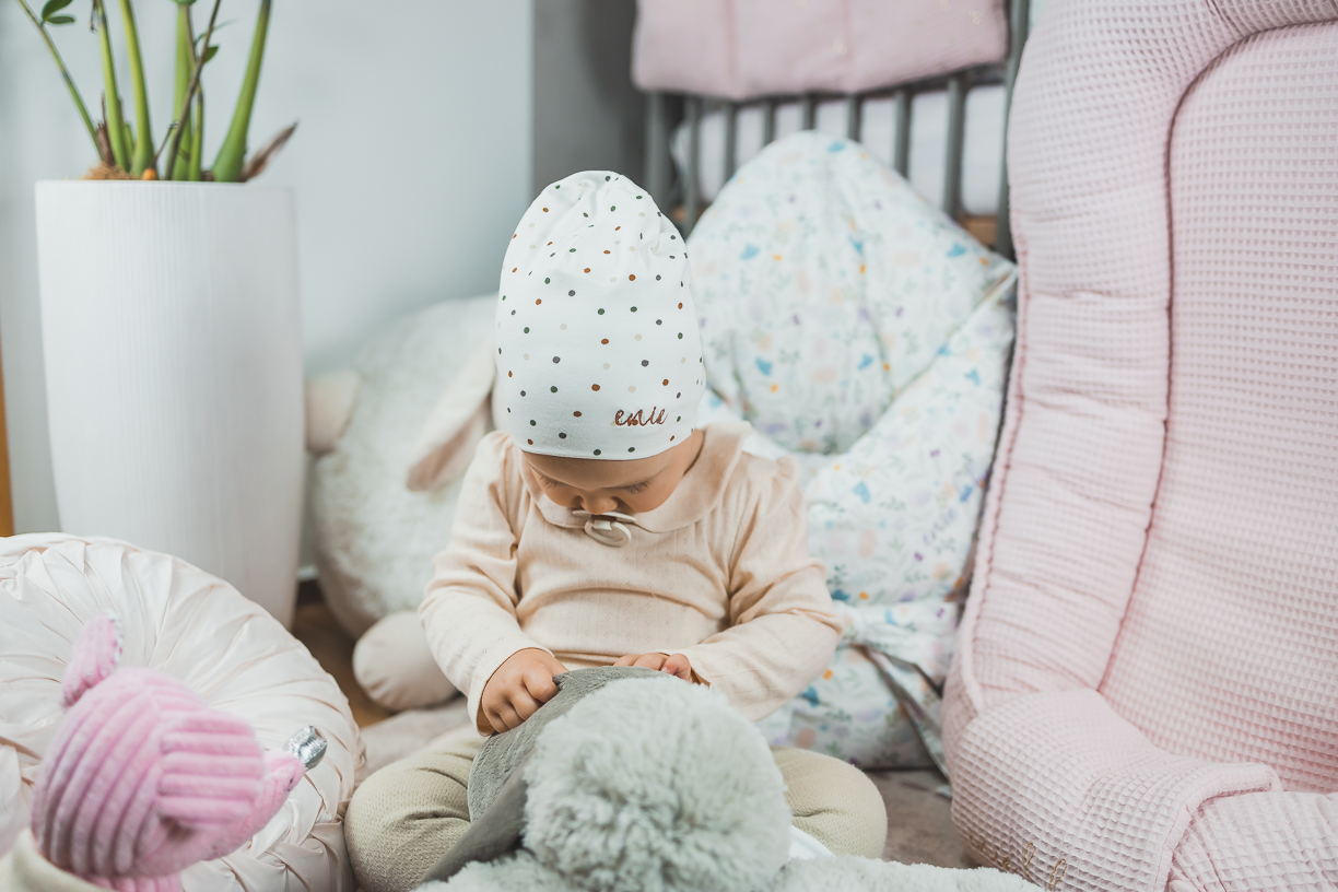 enie baby Dětská čepice 6-9m DOTS CREME
