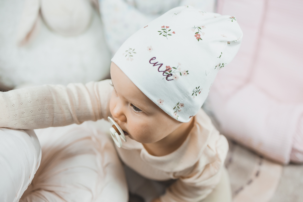 enie baby Dětská čepice 1-3m FLOWERS CREME