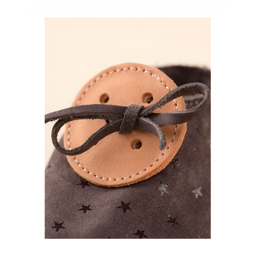 Moccs capáčky tmavé hvězdičky s knoflíkem velikost 22/23