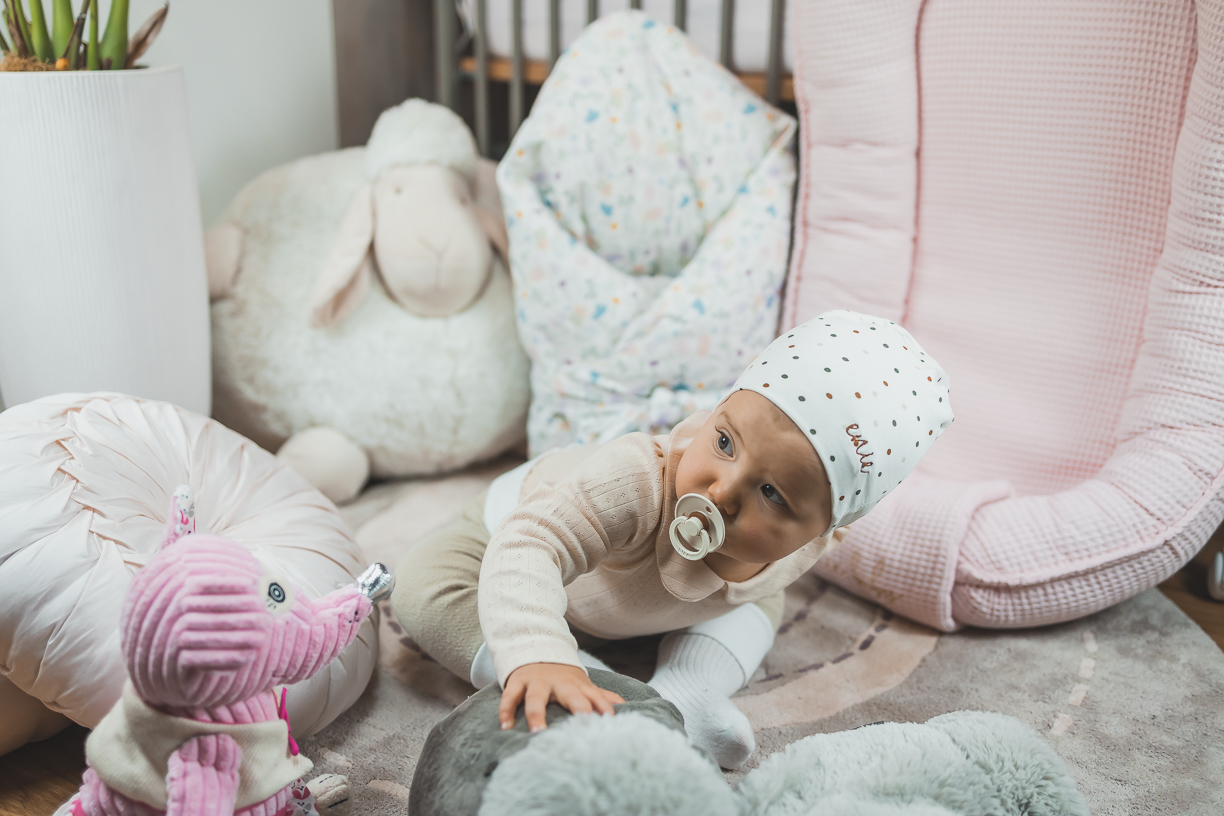 enie baby Dětská čepice 1-3m DOTS CREME