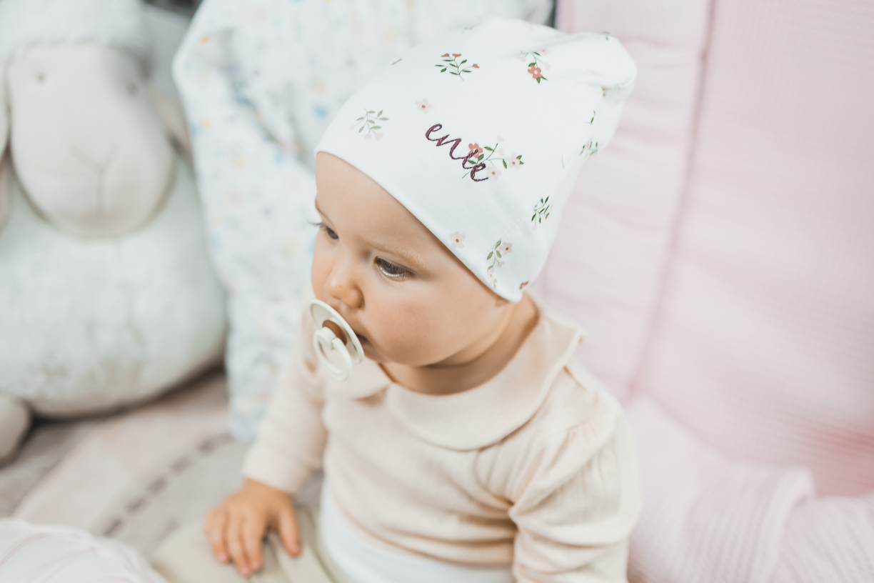 enie baby Dětská čepice 1-3m FLOWERS CREME