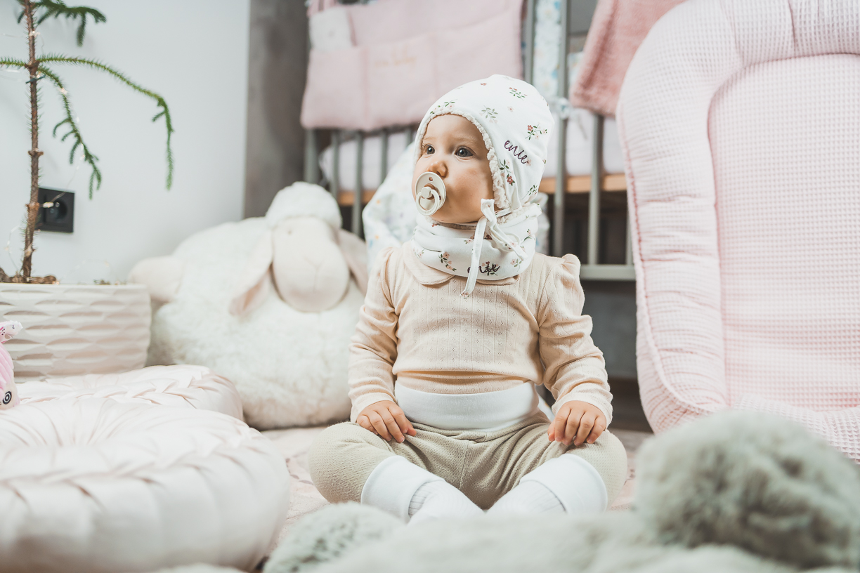 enie baby  Dětská čepice zimní 0-3m FLOWERS CREME