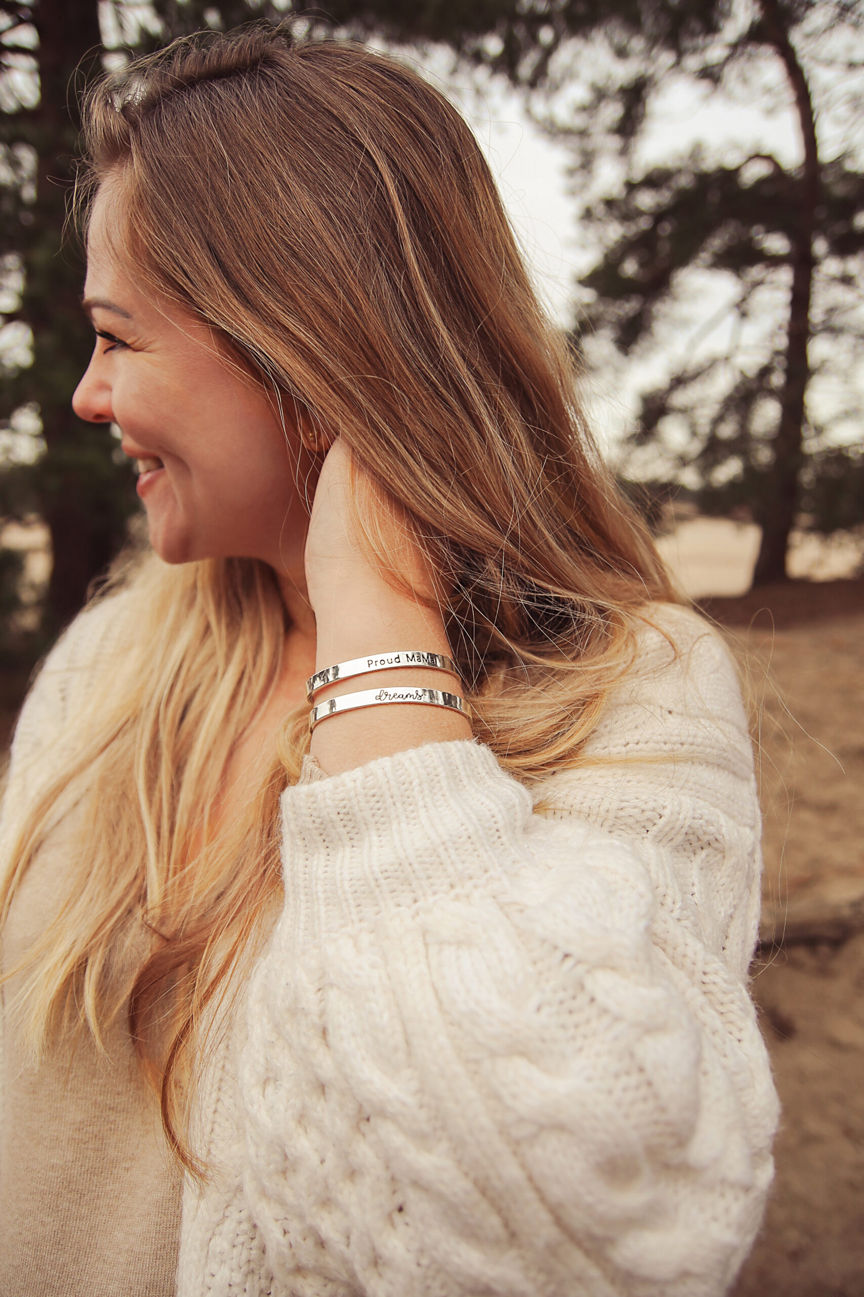 Proud MaMa Náramek Bangle Dreams v barvě stříbrné 515