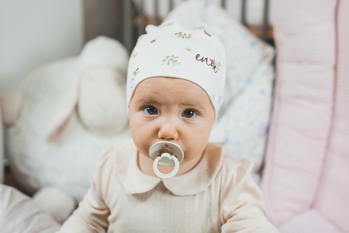 enie baby Dětská čepice 6-9m FLOWERS CREME