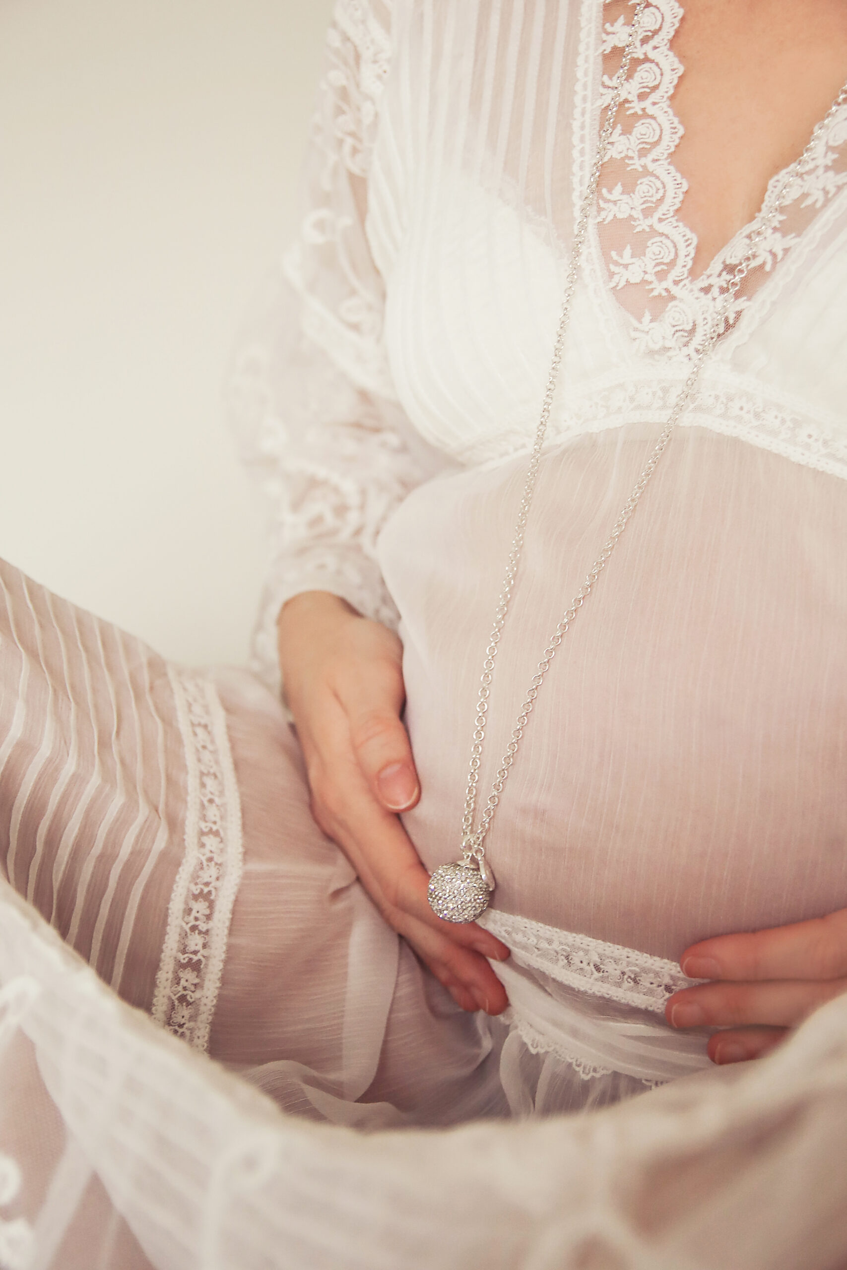 Proud MaMa Přívěšek mexická bola Bling creme ve stříbrné barvě 256