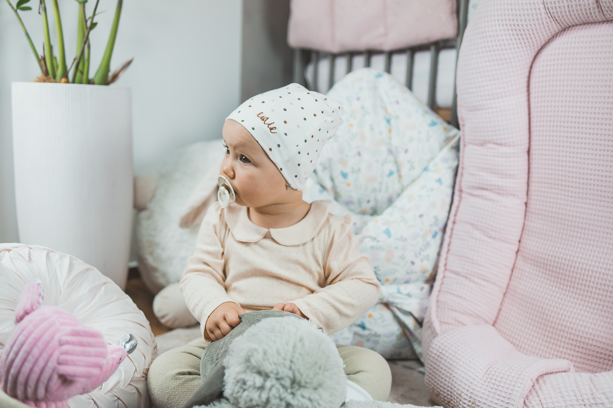 enie baby Dětská čepice 1-3m DOTS CREME