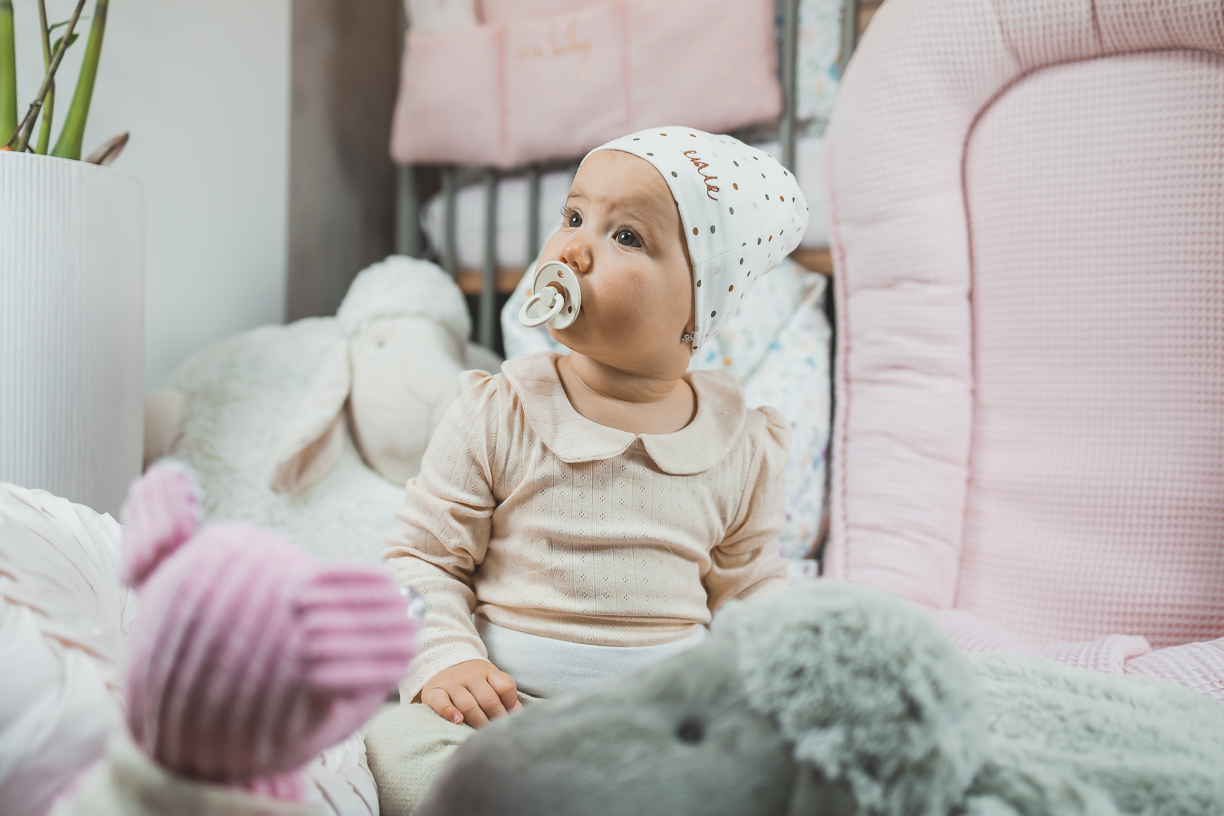 enie baby Dětská čepice 9-12m DOTS CREME